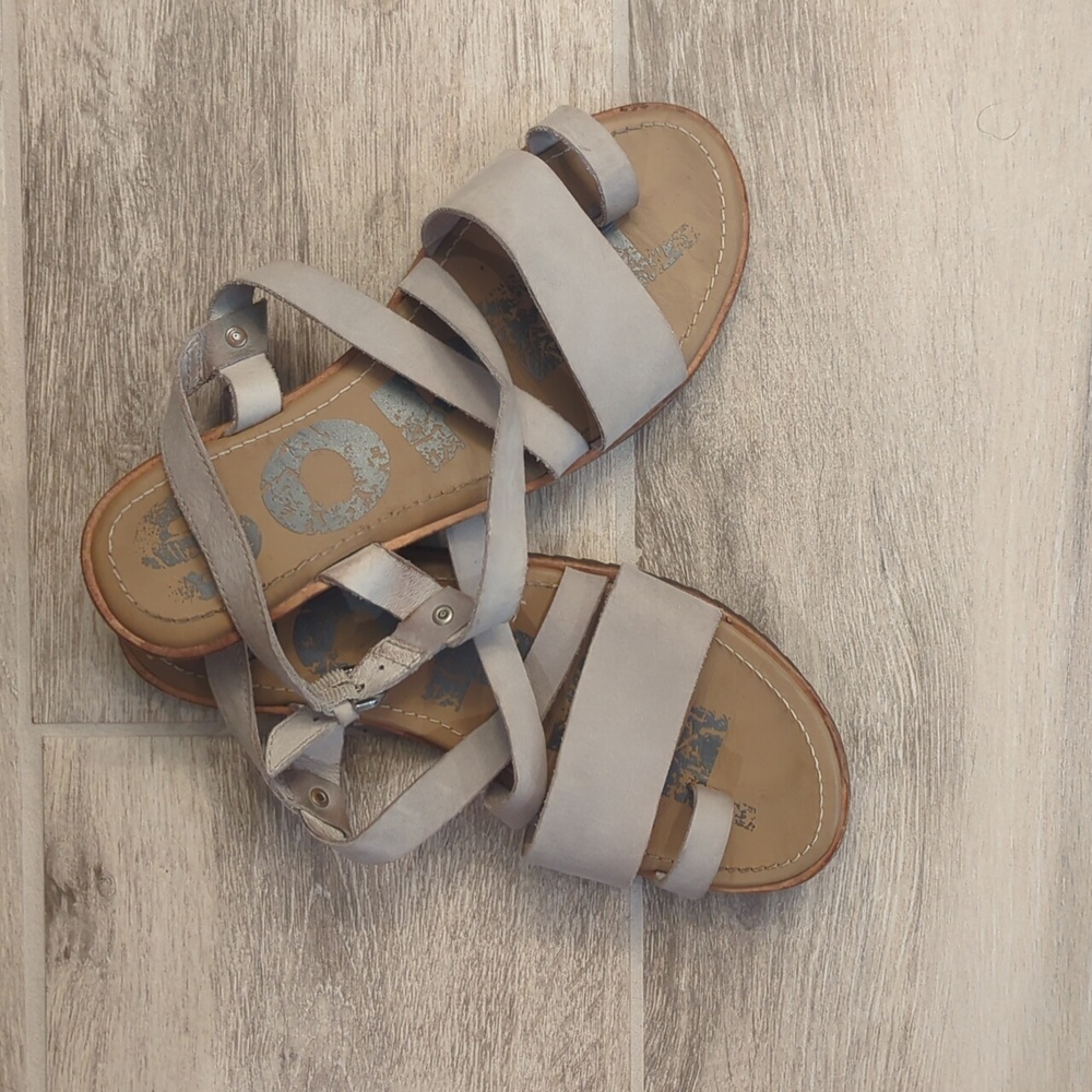 Sorel strappy sandlas